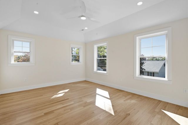 22 Nolet Avenue, Salem, NH 03079