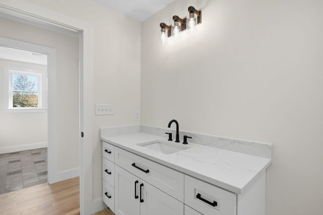 22 Nolet Avenue, Salem, NH 03079