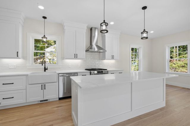22 Nolet Avenue, Salem, NH 03079