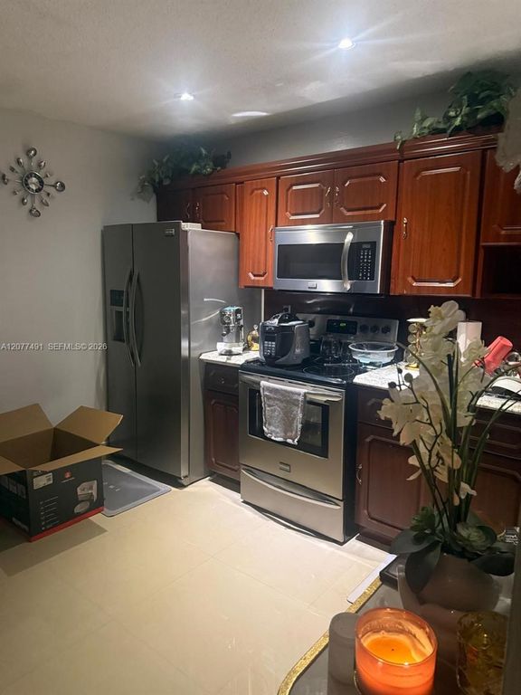 275 W 68th Street 103, Hialeah, FL 33014