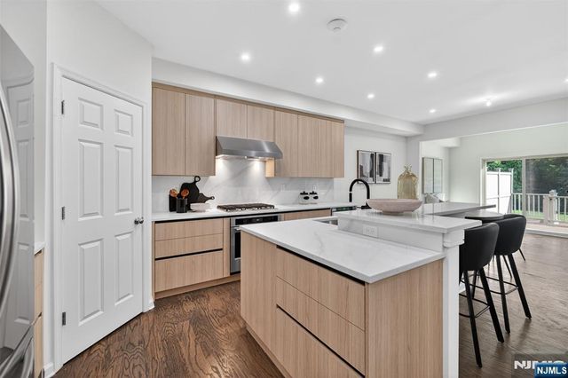 18 Winfield Drive 802, Woodcliff Lake, NJ 07677