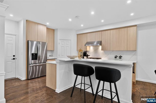 18 Winfield Drive 802, Woodcliff Lake, NJ 07677