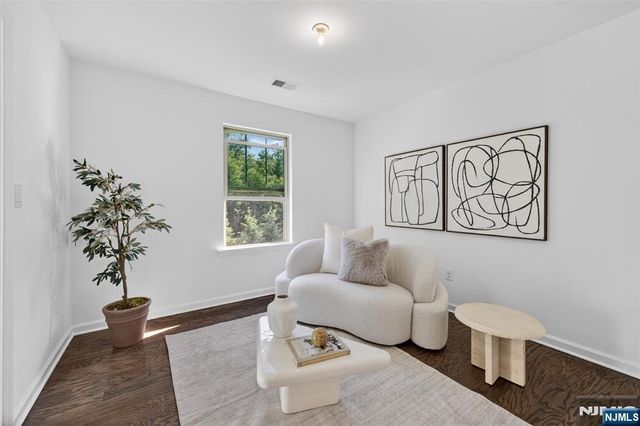 18 Winfield Drive 802, Woodcliff Lake, NJ 07677