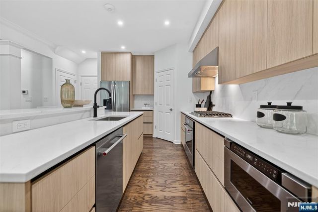18 Winfield Drive 802, Woodcliff Lake, NJ 07677