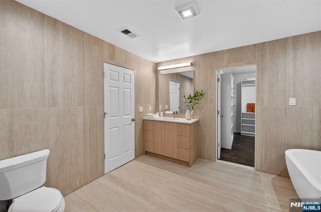 18 Winfield Drive 802, Woodcliff Lake, NJ 07677
