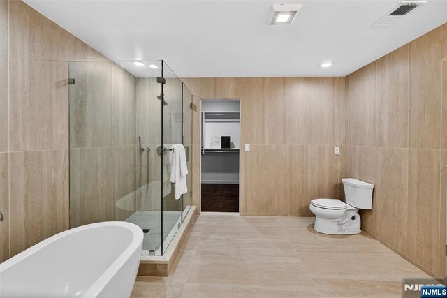 18 Winfield Drive 802, Woodcliff Lake, NJ 07677