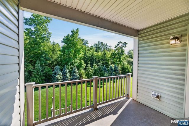 18 Winfield Drive 802, Woodcliff Lake, NJ 07677