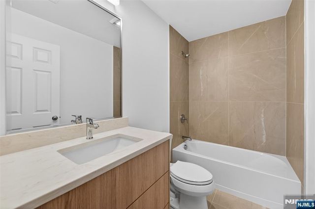 18 Winfield Drive 802, Woodcliff Lake, NJ 07677
