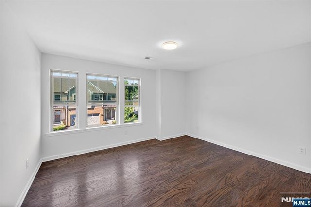 18 Winfield Drive 802, Woodcliff Lake, NJ 07677