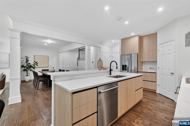 18 Winfield Drive 802, Woodcliff Lake, NJ 07677