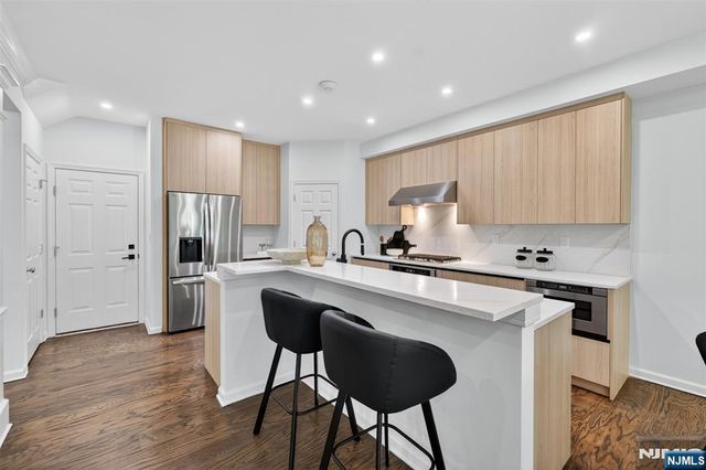 18 Winfield Drive 802, Woodcliff Lake, NJ 07677