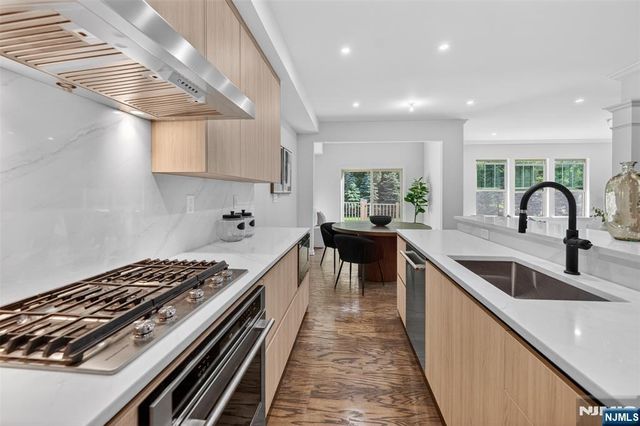 18 Winfield Drive 802, Woodcliff Lake, NJ 07677