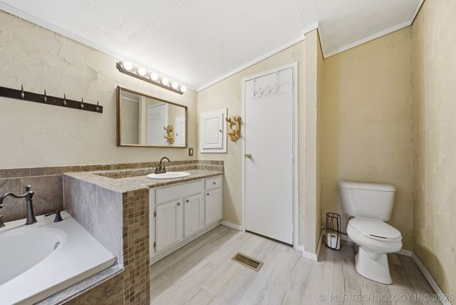 9917 N Scenic Drive N, Mannford, OK 74044