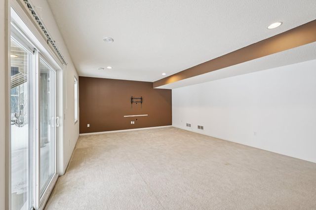 1442 Pebble Beach Drive, Woodbury, MN 55129