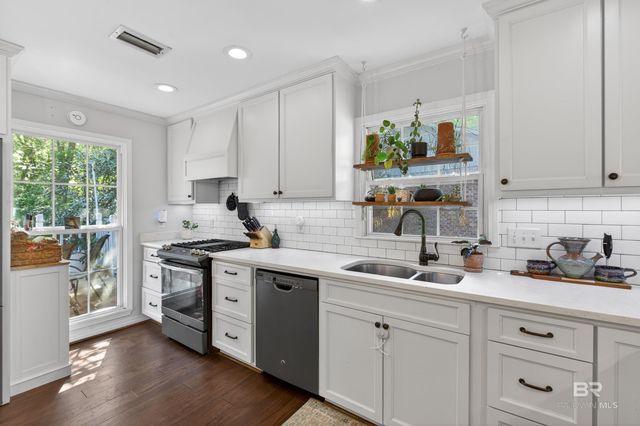 404 Pine Court, Mobile, AL 36608