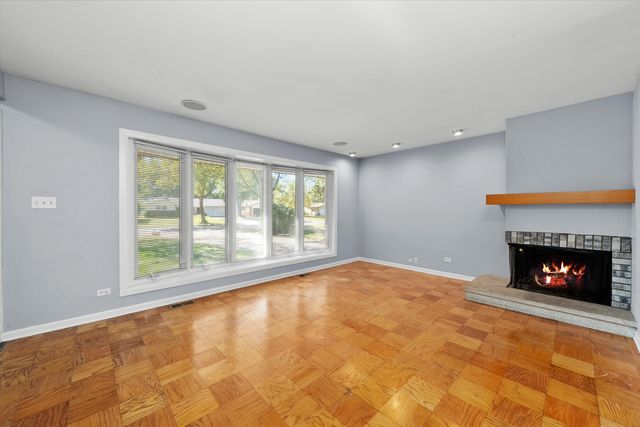 824 Oxford Street, Downers Grove, IL 60516