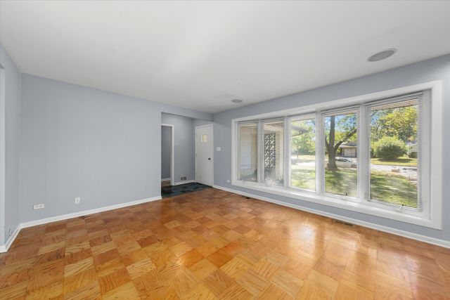 824 Oxford Street, Downers Grove, IL 60516