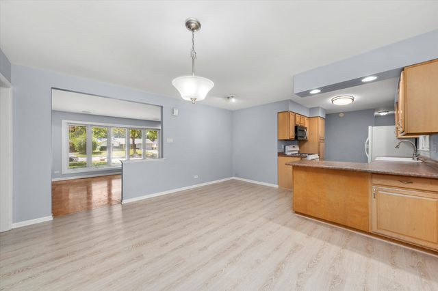 824 Oxford Street, Downers Grove, IL 60516