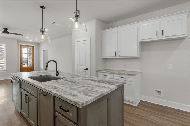 865 Double Mountain Road, College Station, TX 77845