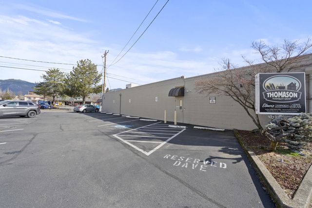 206 NE 7th Street, Grants Pass, OR 97526