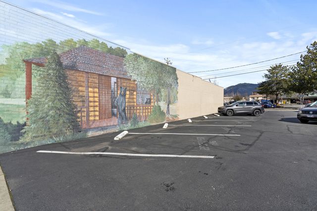 206 NE 7th Street, Grants Pass, OR 97526