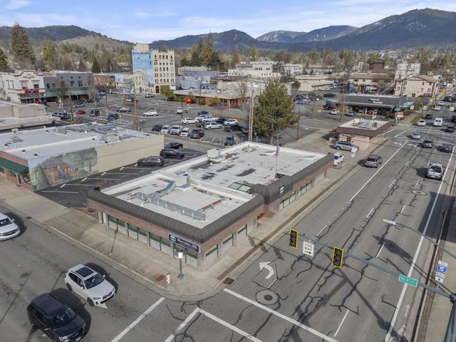 206 NE 7th Street, Grants Pass, OR 97526