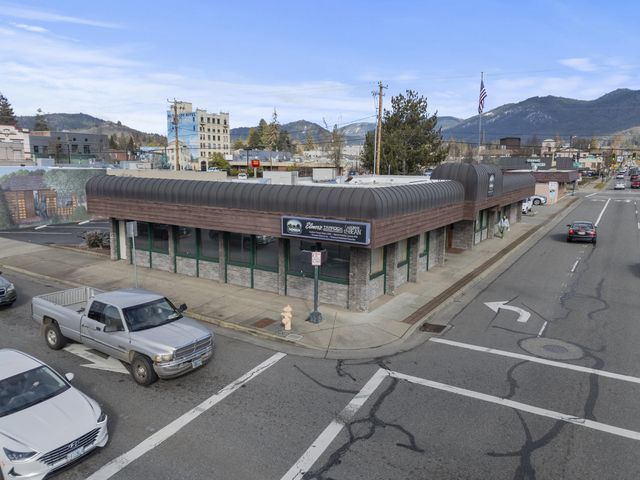 206 NE 7th Street, Grants Pass, OR 97526