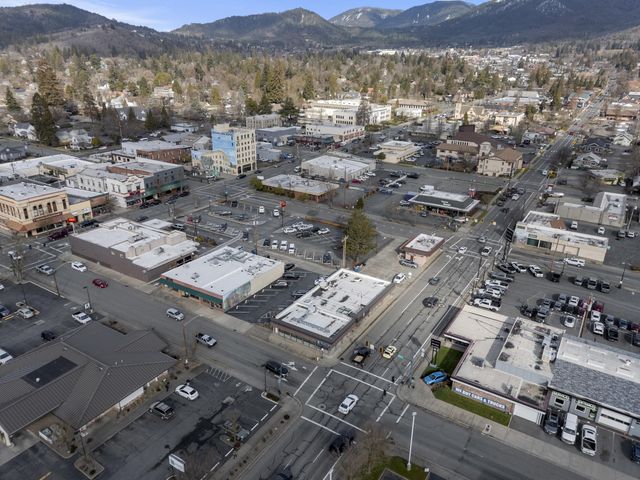 206 NE 7th Street, Grants Pass, OR 97526