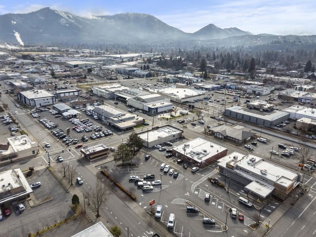 206 NE 7th Street, Grants Pass, OR 97526