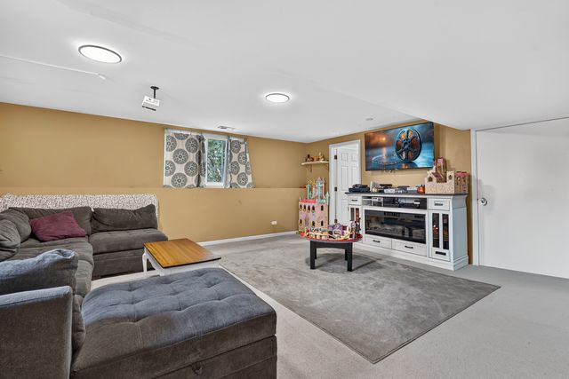 11199 Douglas Avenue, Huntley, IL 60142