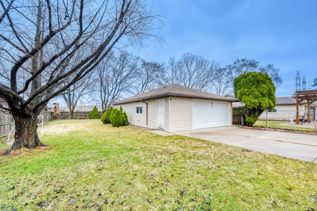 7642 W 92ND Place, Hickory Hills, IL 60457