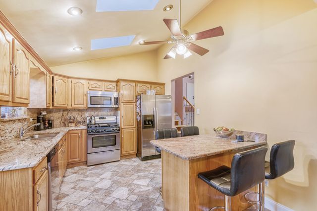 7642 W 92ND Place, Hickory Hills, IL 60457