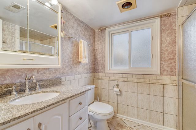 7642 W 92ND Place, Hickory Hills, IL 60457