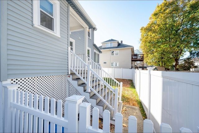 28 Edgewood Circle, Quincy, MA 02169