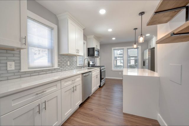 28 Edgewood Circle, Quincy, MA 02169