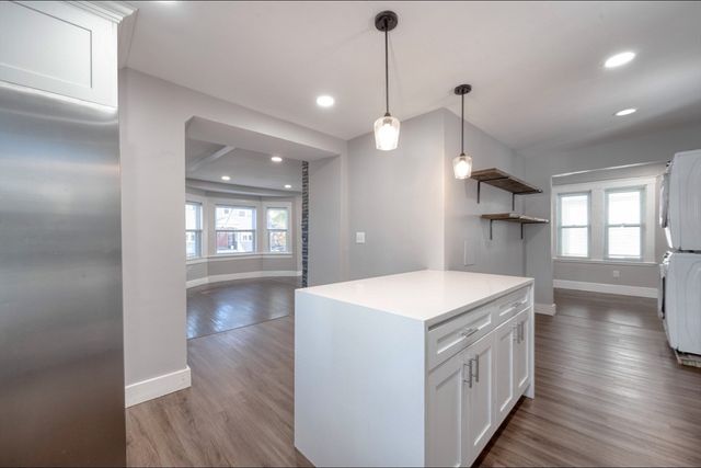 28 Edgewood Circle, Quincy, MA 02169