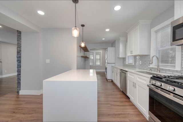 28 Edgewood Circle, Quincy, MA 02169