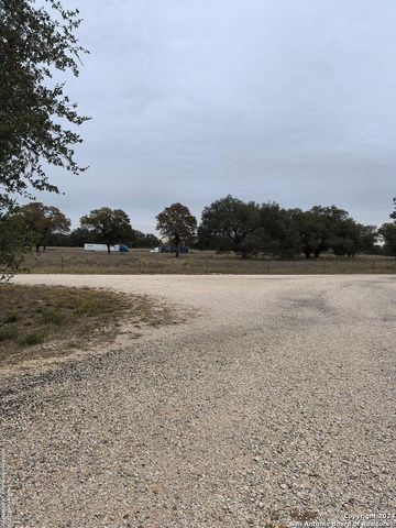 16611 N Interstate 35, Moore, TX 78057