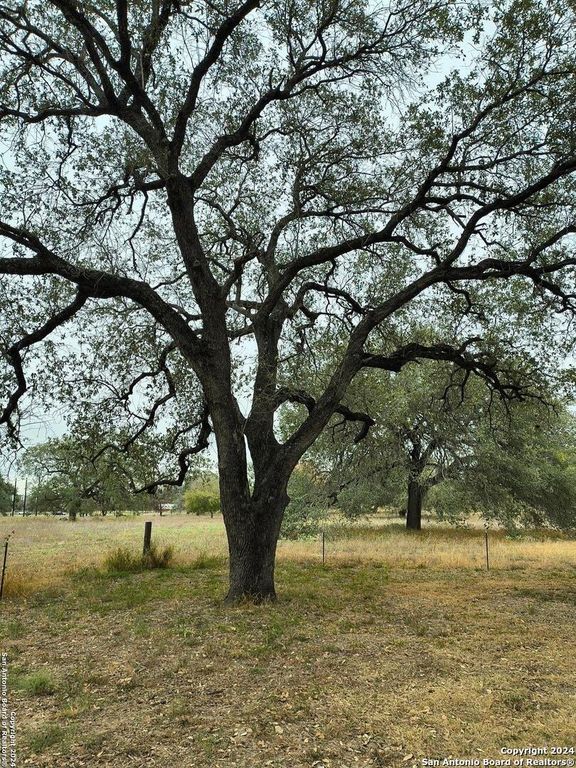 16611 N Interstate 35, Moore, TX 78057
