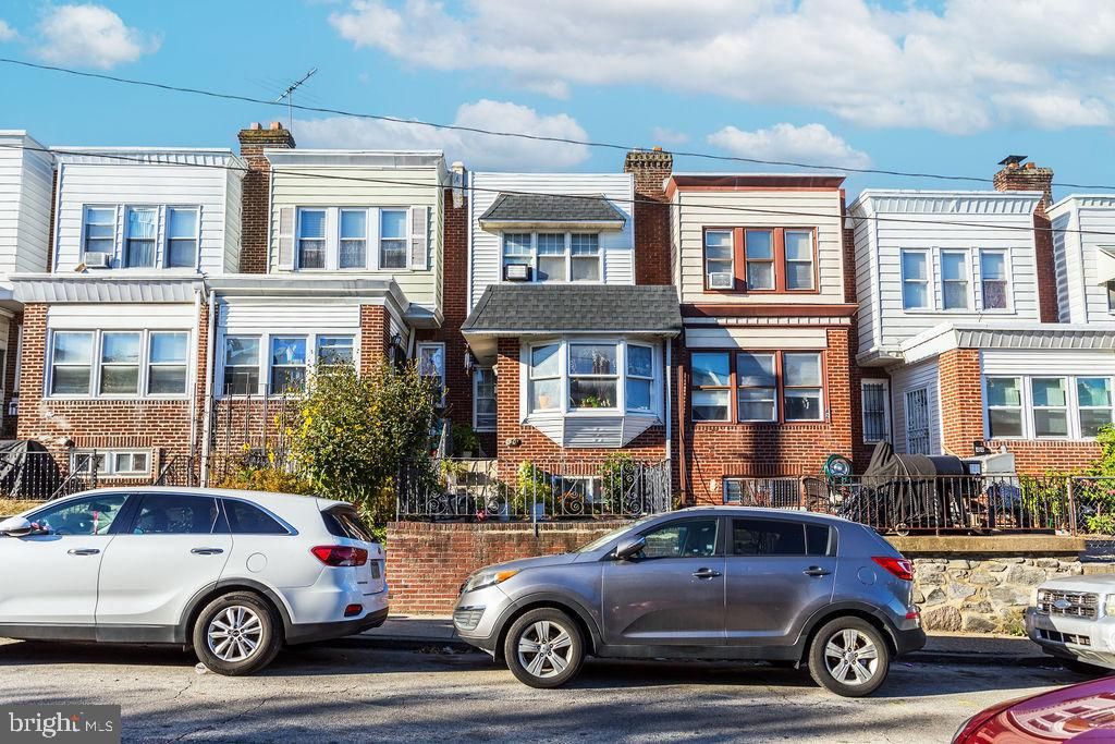 Image 2 of property listing at 40 LAMPORT RD, Upper Darby, PA 19082