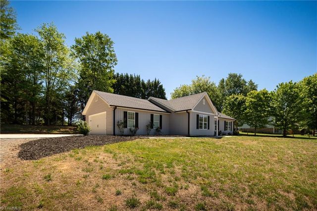 122 Fosstorall Road, King, NC 27021