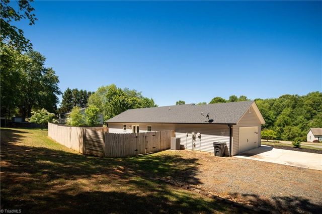 122 Fosstorall Road, King, NC 27021