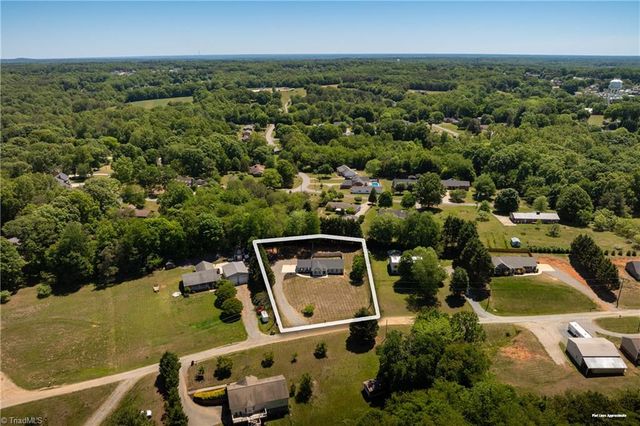 122 Fosstorall Road, King, NC 27021