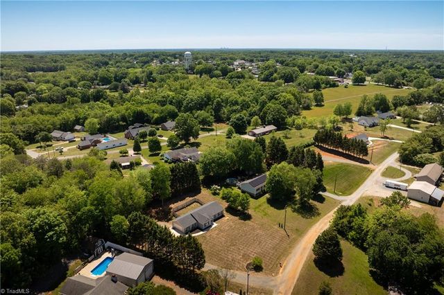122 Fosstorall Road, King, NC 27021
