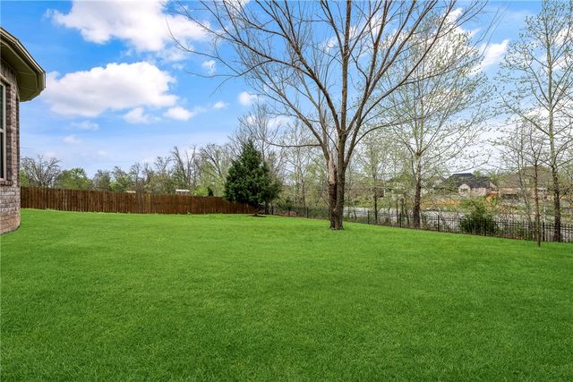 701 NE Green Creek Road, Bentonville, AR 72712