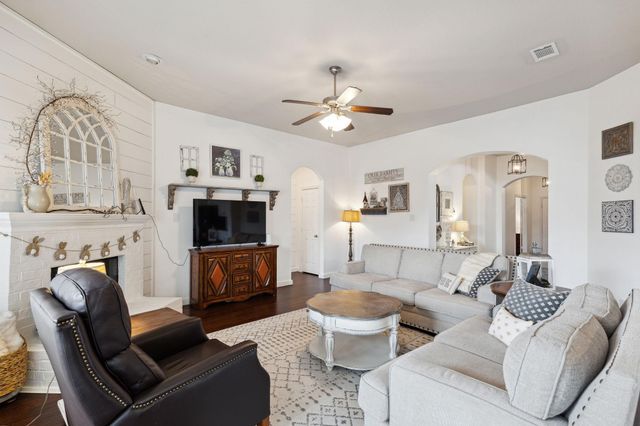 525 Braewick Drive, Fort Worth, TX 76131