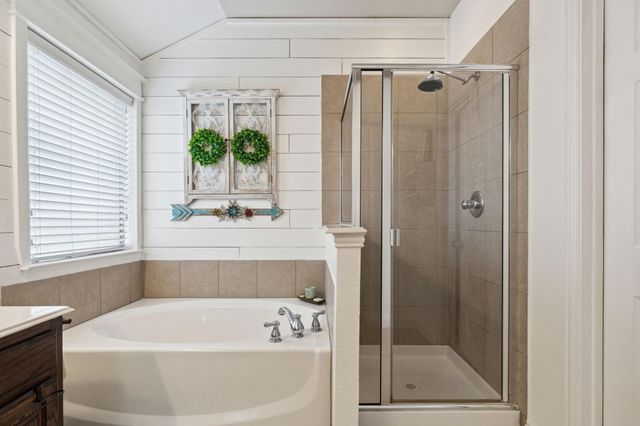 525 Braewick Drive, Fort Worth, TX 76131