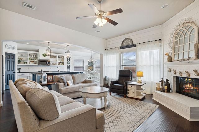 525 Braewick Drive, Fort Worth, TX 76131