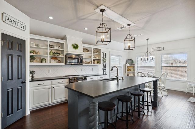 525 Braewick Drive, Fort Worth, TX 76131