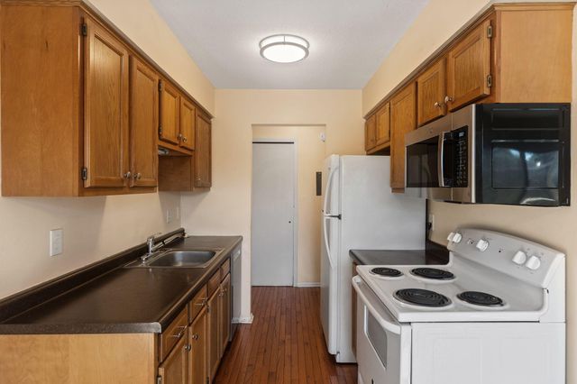 901 11th Avenue S 5, Hopkins, MN 55343